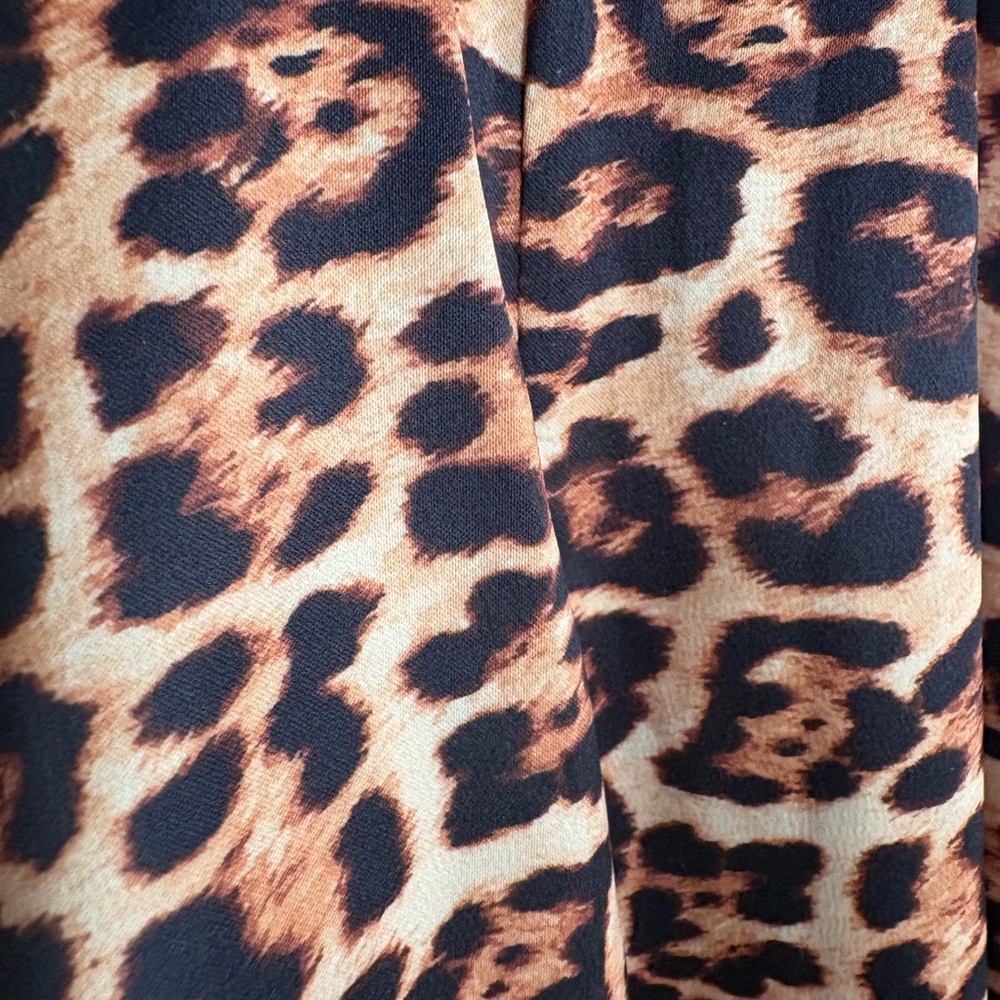 Azeeza Shreya stretch CDC Leopard Print Women's Capris - Picture 7 of 9